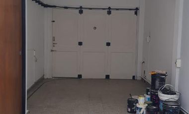 Casa 4 ambientes al frente en 2 plantas con garage y patio con parrilla. Ramos mejia