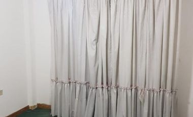 Casa 4 ambientes al frente en 2 plantas con garage y patio con parrilla. Ramos mejia