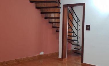 Casa 4 ambientes al frente en 2 plantas con garage y patio con parrilla. Ramos mejia