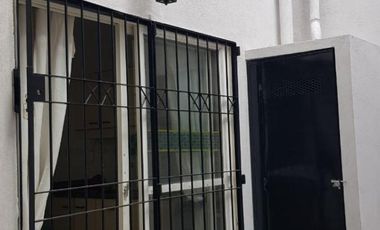 Casa 4 ambientes al frente en 2 plantas con garage y patio con parrilla. Ramos mejia