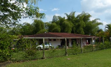 VENTA CASA CAMPESTRE VIA A BARCELONA - QUINDIO