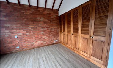 ALQUILER DE ESPECTACULAR CASA EN EL CORAZÓN DE LLANOGRANDE 12M o 10M