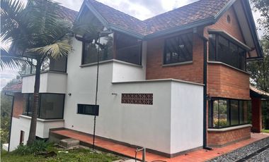 ALQUILER DE ESPECTACULAR CASA EN EL CORAZÓN DE LLANOGRANDE 12M o 10M