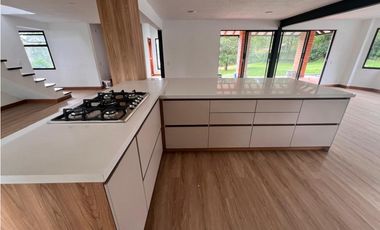 ALQUILER DE ESPECTACULAR CASA EN EL CORAZÓN DE LLANOGRANDE 12M o 10M