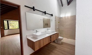 ALQUILER DE ESPECTACULAR CASA EN EL CORAZÓN DE LLANOGRANDE 12M o 10M