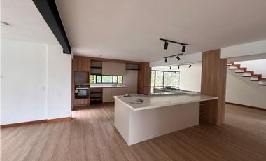 ALQUILER DE ESPECTACULAR CASA EN EL CORAZÓN DE LLANOGRANDE 12M o 10M