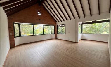 ALQUILER DE ESPECTACULAR CASA EN EL CORAZÓN DE LLANOGRANDE 12M o 10M