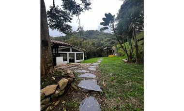 CASA EN PARCELACION EL RETIRO VIA CARABANCHEL