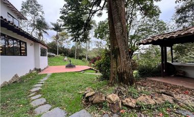 CASA EN PARCELACION EL RETIRO VIA CARABANCHEL