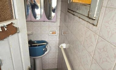 Venta de casa 4 ambientes con cochera y patio en Wilde