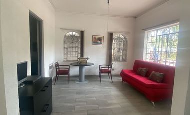 CASA PARA REMODELAR CON USO DE SUELO HABITACIONAL MIXTO.