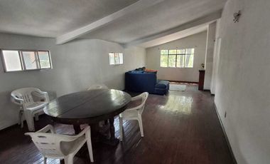 CASA PARA REMODELAR CON USO DE SUELO HABITACIONAL MIXTO.