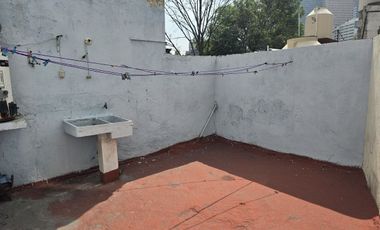 CASA PARA REMODELAR CON USO DE SUELO HABITACIONAL MIXTO.