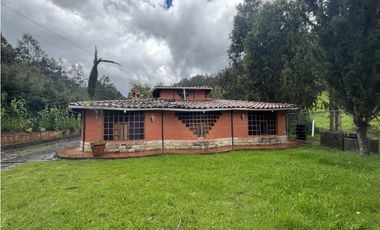 Venta de Quinta Amueblada, Azogues, Guapán, Sector Aguilán, 2070m²