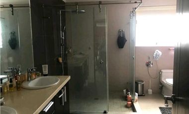 CASA  DUPLEX EN OBARRIO REMODELADA CON PATIO 4REC 4.5B CBE 441M2