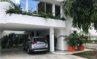 CASA  DUPLEX EN OBARRIO REMODELADA CON PATIO 4REC 4.5B CBE 441M2