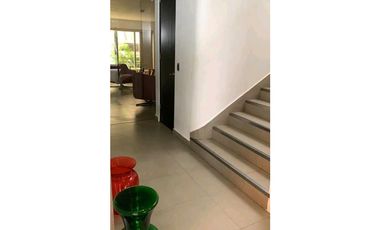 CASA  DUPLEX EN OBARRIO REMODELADA CON PATIO 4REC 4.5B CBE 441M2