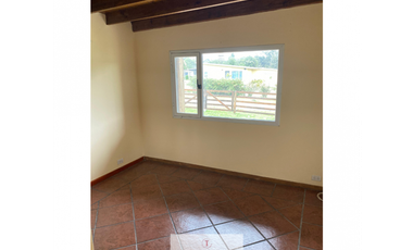 CASA DE TRES AMBIENTES EN SIERRA DE LOS PADRES