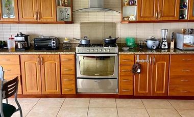 HERMOSA CASA EN VENTA, SECTOR EL CONSTITUCIONAL