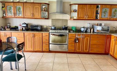 HERMOSA CASA EN VENTA, SECTOR EL CONSTITUCIONAL