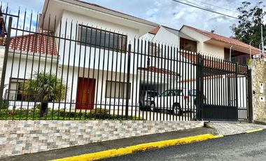 HERMOSA CASA EN VENTA, SECTOR EL CONSTITUCIONAL