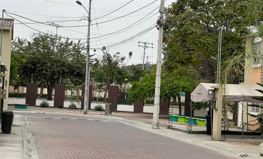 VENTA DE CASA DE 3 HABITACIONES EN VILLAS DEL REY ETAPA REY CARLOS (JP)
