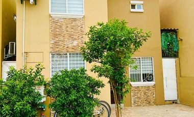 VENTA DE CASA DE 3 HABITACIONES EN VILLAS DEL REY ETAPA REY CARLOS (JP)