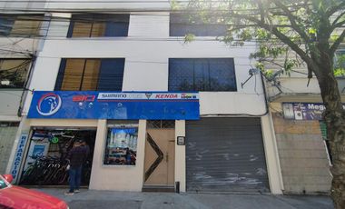 Casa Rentera de Oportunidad, 5 departamentos y 2 locales comerciales, El Ejido, Quito