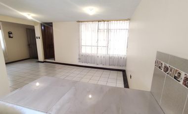Casa Rentera de Oportunidad, 5 departamentos y 2 locales comerciales, El Ejido, Quito