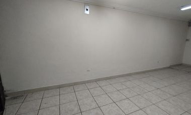 Casa Rentera de Oportunidad, 5 departamentos y 2 locales comerciales, El Ejido, Quito
