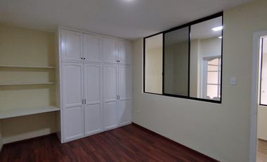 Casa Rentera de Oportunidad, 5 departamentos y 2 locales comerciales, El Ejido, Quito