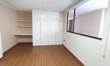 Casa Rentera de Oportunidad, 5 departamentos y 2 locales comerciales, El Ejido, Quito