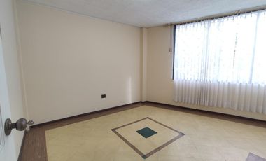Casa Rentera de Oportunidad, 5 departamentos y 2 locales comerciales, El Ejido, Quito