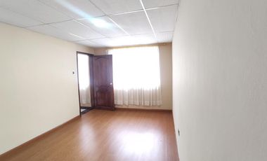 Casa Rentera de Oportunidad, 5 departamentos y 2 locales comerciales, El Ejido, Quito