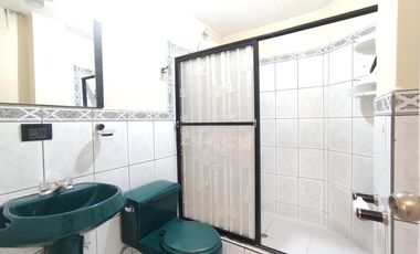 Casa Rentera de Oportunidad, 5 departamentos y 2 locales comerciales, El Ejido, Quito
