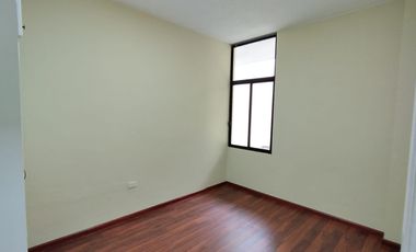 Casa Rentera de Oportunidad, 5 departamentos y 2 locales comerciales, El Ejido, Quito