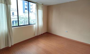 Casa Rentera de Oportunidad, 5 departamentos y 2 locales comerciales, El Ejido, Quito