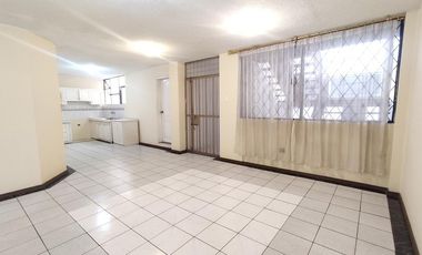 Casa Rentera de Oportunidad, 5 departamentos y 2 locales comerciales, El Ejido, Quito
