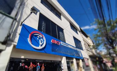 Casa Rentera de Oportunidad, 5 departamentos y 2 locales comerciales, El Ejido, Quito