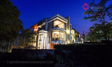 Casa en Venta en Reserva Real Con Alberca Por Zona Andares Terminados de Lujo