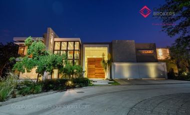Casa en Venta en Reserva Real Con Alberca Por Zona Andares Terminados de Lujo