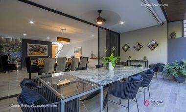 Casa en venta de lujo Fraccionamiento  Colinas Virreyes frente Puerta  las Lomas