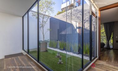Casa en venta de lujo Fraccionamiento  Colinas Virreyes frente Puerta  las Lomas