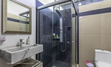 Casa en venta de lujo Fraccionamiento  Colinas Virreyes frente Puerta  las Lomas