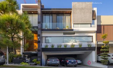 Casa en venta de lujo Fraccionamiento  Colinas Virreyes frente Puerta  las Lomas