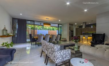 Casa en venta de lujo Fraccionamiento  Colinas Virreyes frente Puerta  las Lomas