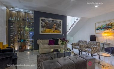 Casa en venta de lujo Fraccionamiento  Colinas Virreyes frente Puerta  las Lomas