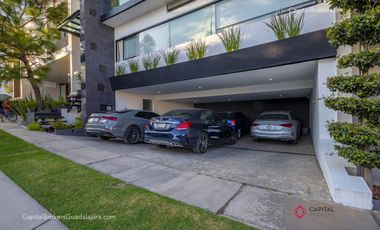 Casa en venta de lujo Fraccionamiento  Colinas Virreyes frente Puerta  las Lomas