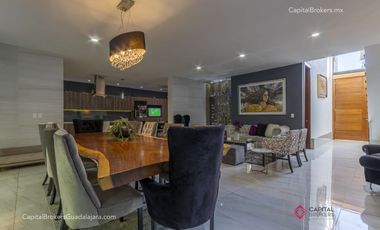 Casa en venta de lujo Fraccionamiento  Colinas Virreyes frente Puerta  las Lomas