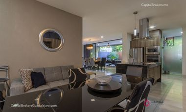 Casa en venta de lujo Fraccionamiento  Colinas Virreyes frente Puerta  las Lomas